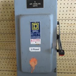 100 AMP 3 PHASE 600 VAC SQUARE D FUSIBLE SAFETY SWITCH DISCONNECT CAT# H363N SERIES E1